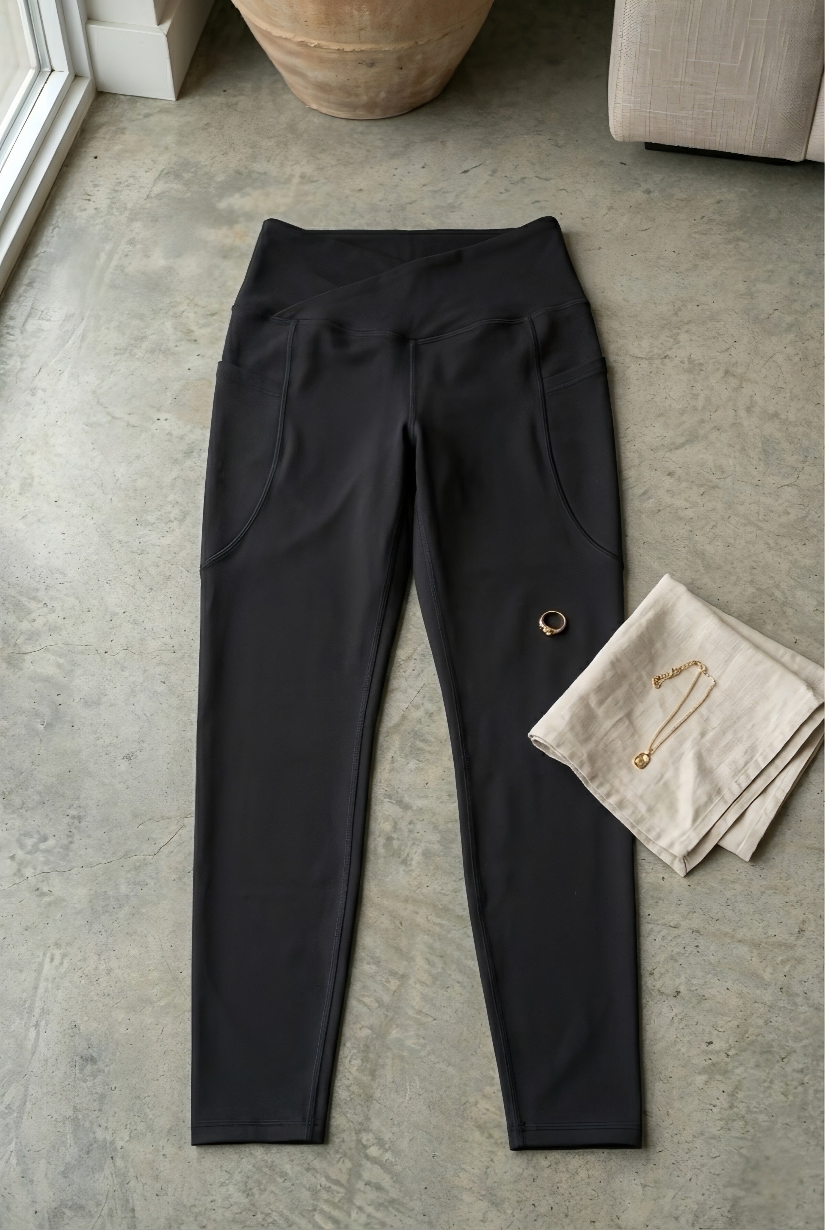 Bare Crossover Legging — Black